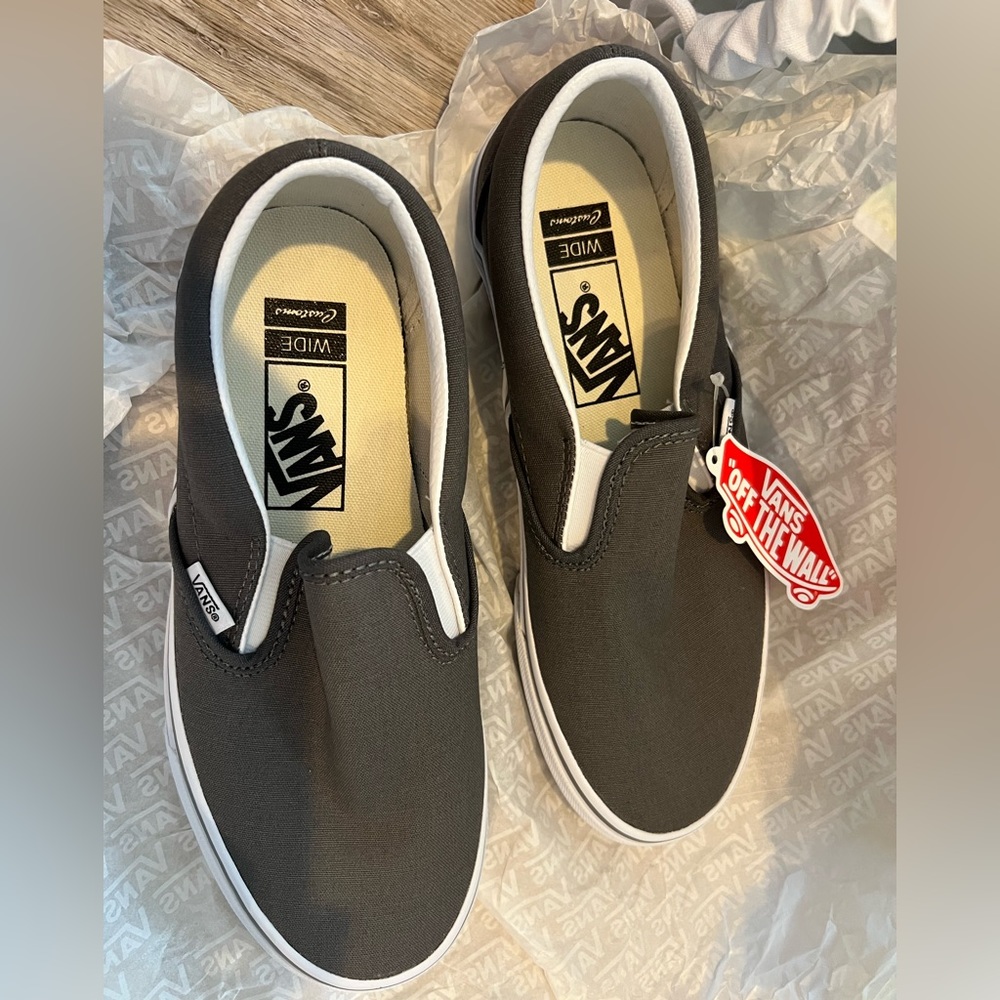 NWT Vans Wide